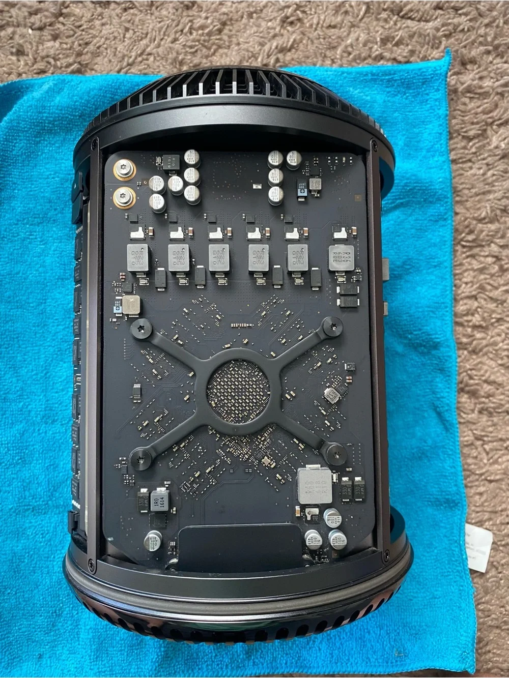 Apple (Late 2013) Mac Pro A1481 or Trash can - no HD SSD